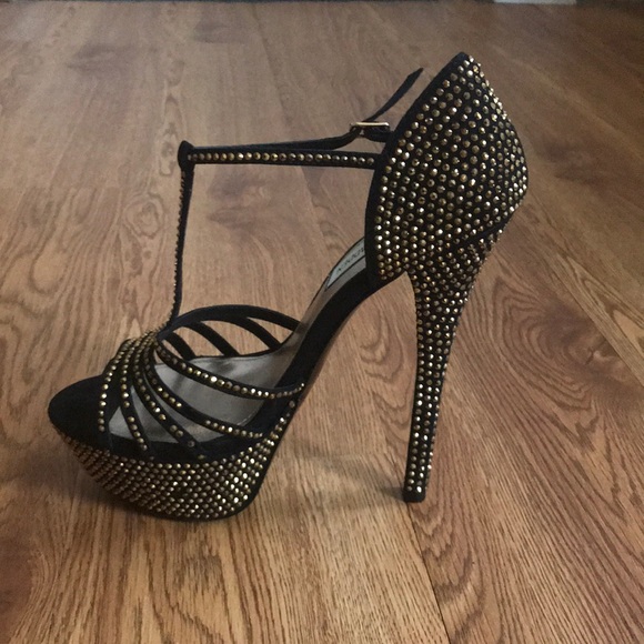 Steve Madden Shoes - Steve Madden 6in gold and black stilleto